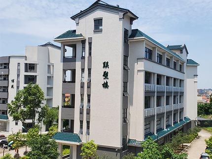 中國聯塑捐資助學,助力龍山中學煥發新輝